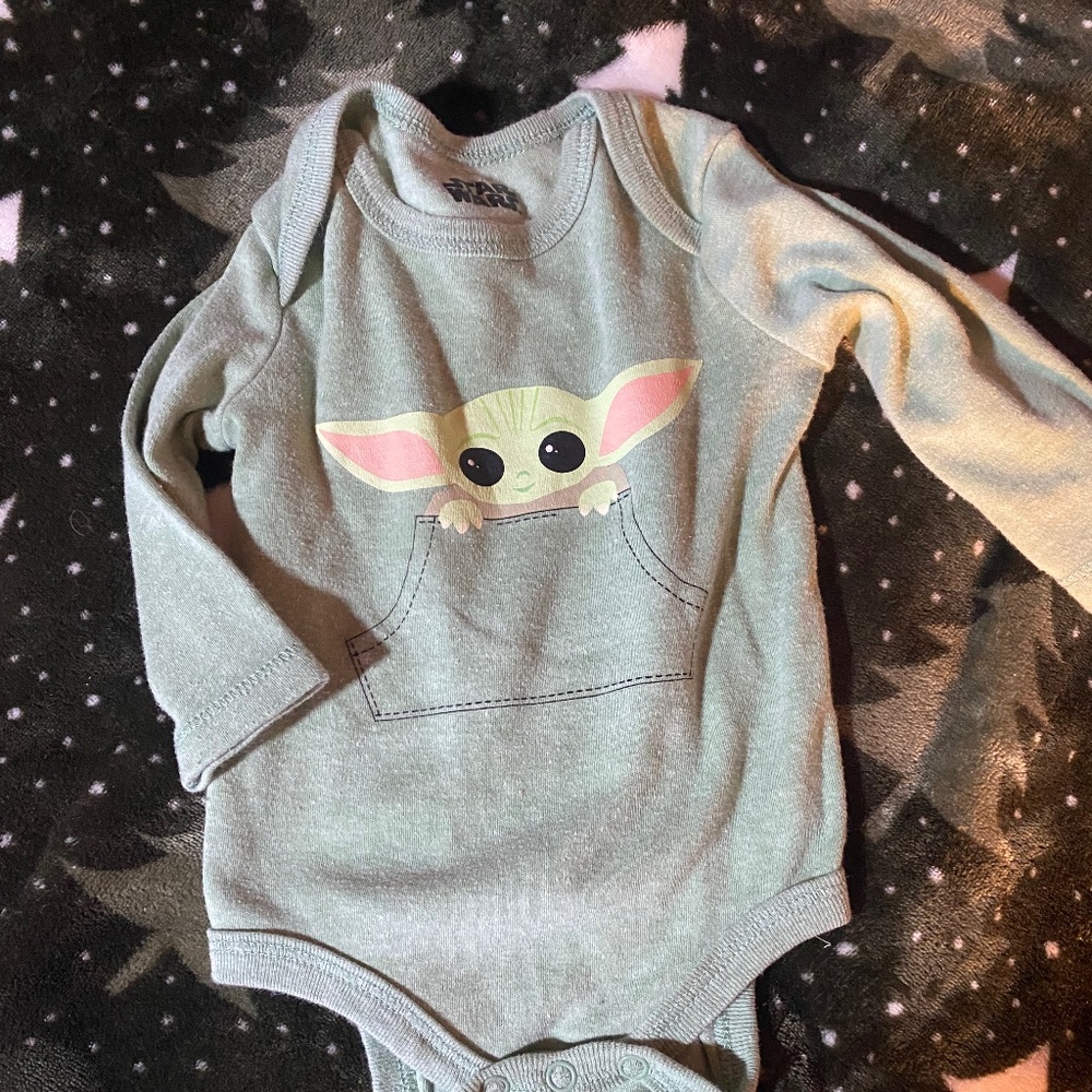 Star Wars Baby Yoda Long Sleeve Onesie | Grogu Pocket Graphic | 3–6M - Picture 1 of 1